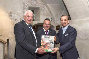 Martin Reiter, Ennio Lappi und Mario Gusmerotti mit Buch